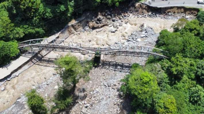 Potret aliran Sungai Batang Anai di Sumatra Barat setelah banjir bandang yang melanda daerah itu pada Sabtu, 11 Mei 2024.