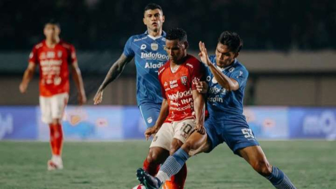 Duel Persib Bandung vs Bali United