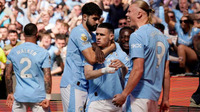 Pemain Manchester City merayakan gol Phil Foden