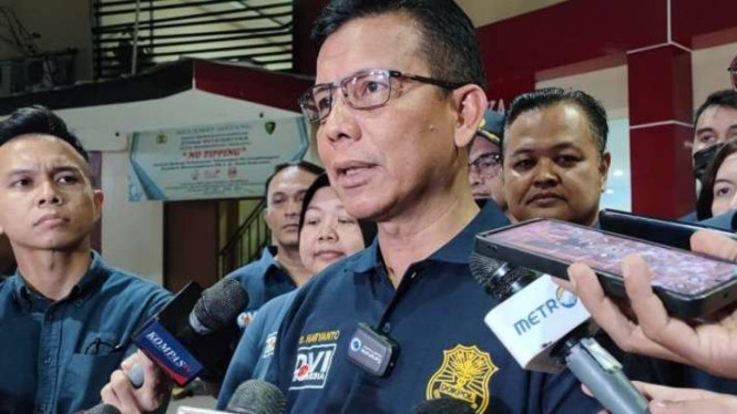 Kepala Rumah Sakit Bhayangkara Tk I Raden Said Sukanto (RS Polri) Kramat Jati Brigjen Pol Hariyanto saat memberikan keterangan pers di RS Polri Kramat Jati, Jakarta, Minggu malam, 19 Mei 2024.