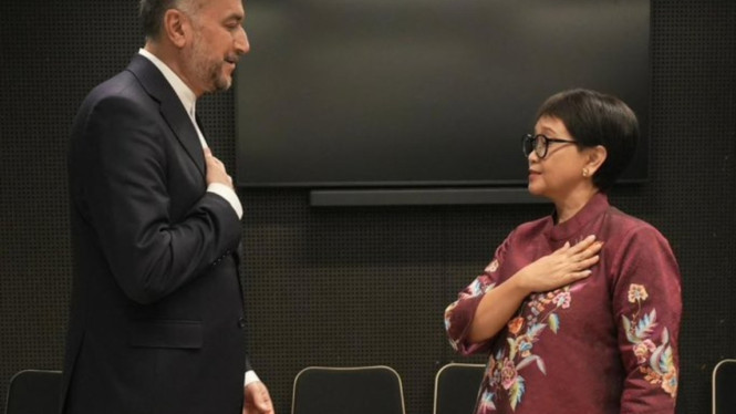 Menlu Indonesia Retno Marsudi dan Menlu Iran Hossein Amirabdollahian.