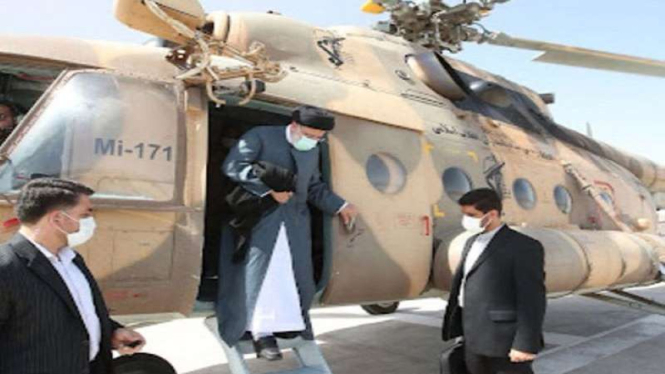 Presiden Iran Ebrahim Raisi saat menumpang Helikopter Mi-171 