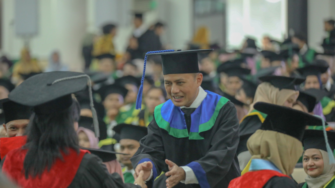Musa Rajekshah saat mengikuti wisuda gelar doktor di Auditorium USU.(istimewa/VIVA)