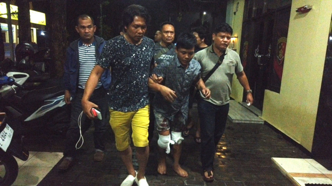 Tersangka Otang saat tiba di Mapolres Garut 
