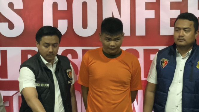 Reskrim Polres Metro Jakarta Barat menangkap pria berinisial MGS (25) yang merupakan pelaku penusukan ustaz hingga tewas di Kebon Jeruk, Jakarta Barat, Jumat 24 Mei 2024. 