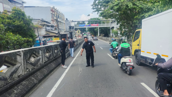 Foto lokasi ojol tewas dilindas truk