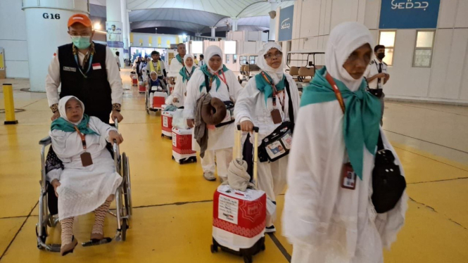 Jemaah Haji Indonesia gelombang kedua tiba di Jeddah Arab Saudi