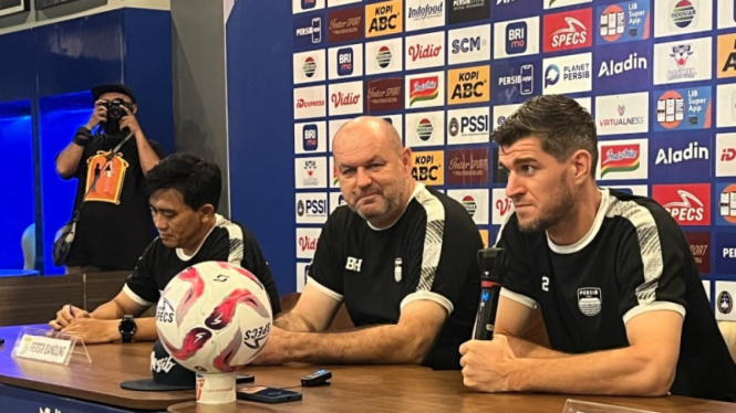 Pelatih Persib Bojan Hodak dan Nick Kuipers