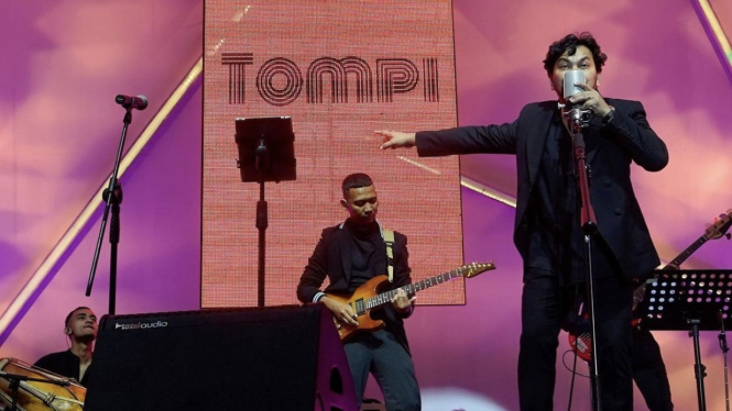 Tompi tampil di BNI Java Jazz Festival 2024.