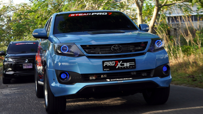 Modifikasi Toyota Fortuner dengan produk aftermarket lokal.