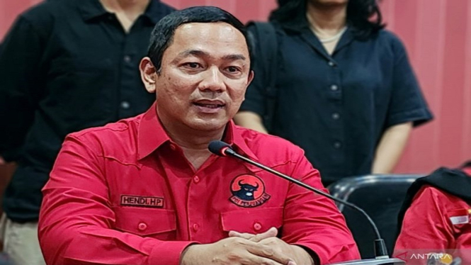 Ketua LKPP Hendra Prihadi (Hendi) mendaftar bakal cagub Jateng dari PDIP