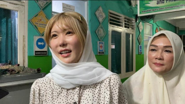 Tiktoker asal Jepang, Asahina Mana datangi SMK Lingga Kencana Depok