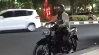 Viral Driver Ojol Pamer Alat Kelamin di Depan Monumen Bambu Runcing