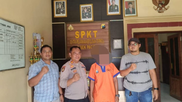 Tersangka Pencabulan adik ipar, MA (baju tahanan), di Polsek Paciran, Lamongan. (Foto: Imron Saputra/Viva Jatim)