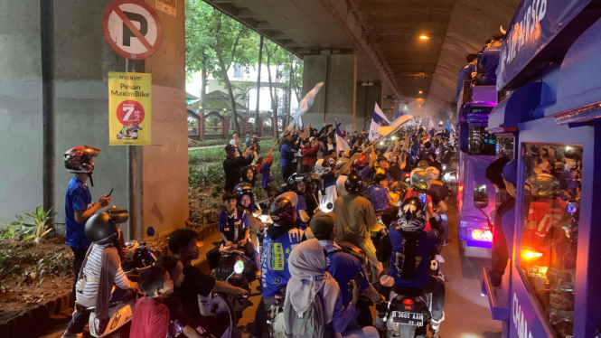 Bobotoh berpesta sambut Persib Bandung juara Liga 1