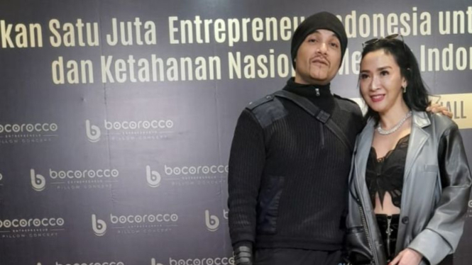 Romy Rafael dan Istrinya