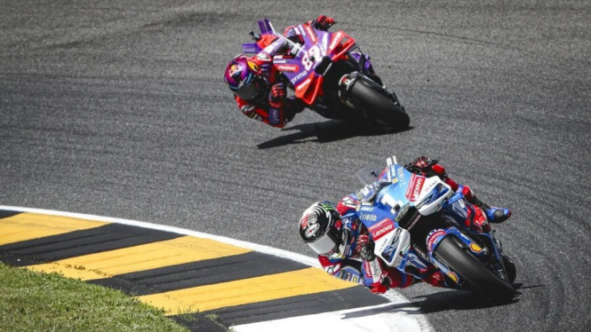 Francesco Bagnaia memimpin balapan MotoGP Italia 2024