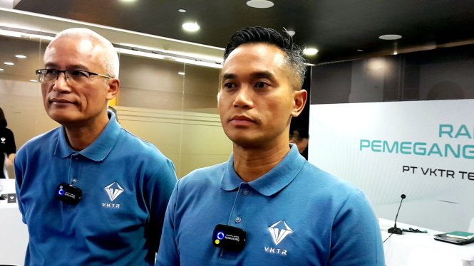 [dok. Komisaris Utama PT VKTR Teknologi Mobilitas Tbk (VKTR), Anindya N. Bakrie, dan Direktur Utama VKTR, Gilarsi W. Setijono, saat ditemui usai RUPST di Bakrie Tower, kawasan Kuningan, Jakarta Selatan, Senin, 3 Juni 2024]