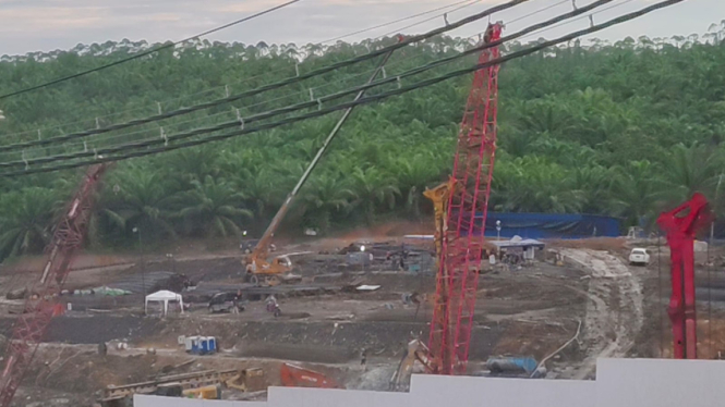 Proses konstruksi di salah satu area di IKN