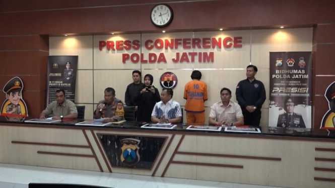 Polisi merilis kasus situs porno dengan tersangka AAS.