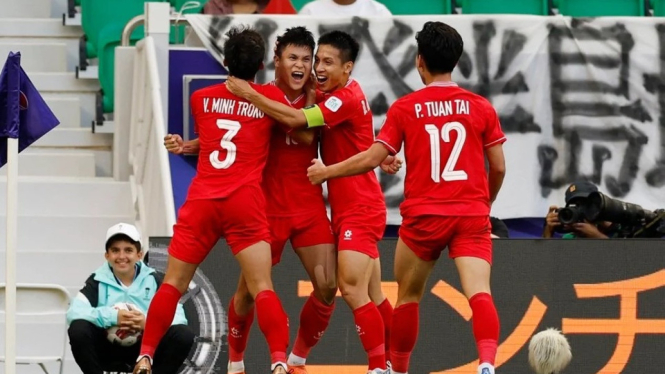 Pemain Vietnam merayakan gol ke gawang Filipina