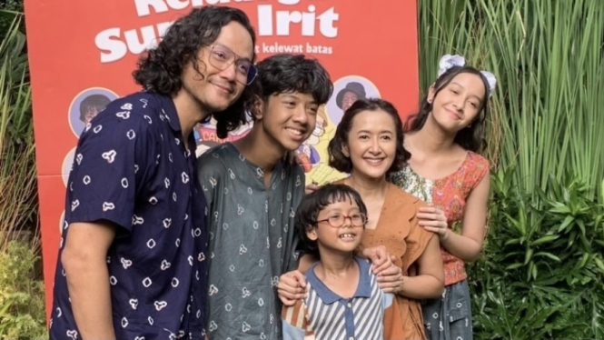 Keluarga Dwi Sasono dan Widi Mulia.