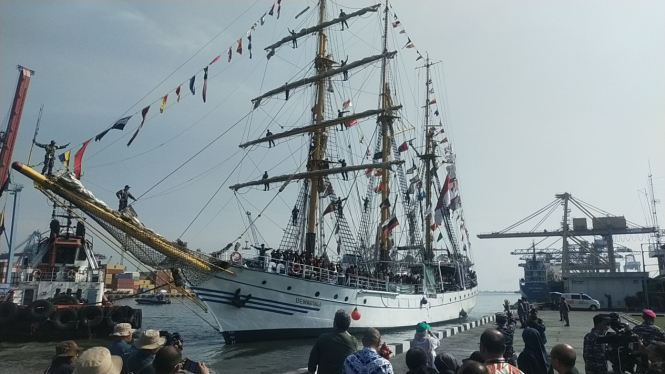 VIVA Militer: KRI Dewaruci Berlayar Telusuri Jalur Rempah Nusantara