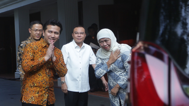 Pasangan Khofifah Indar Parawansa-Emil Dardak saat hendak bertemu Prabowo Subianto