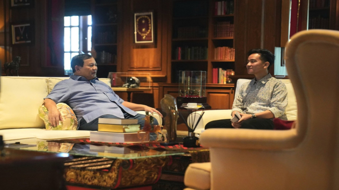 Prabowo Subianto dan Gibran Rakabuming ngopi bareng di Hambalang