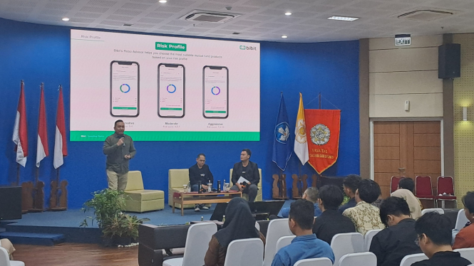 Kuliah Umum Jago Berinvestasi di FEB UGM, Yogyakarta.