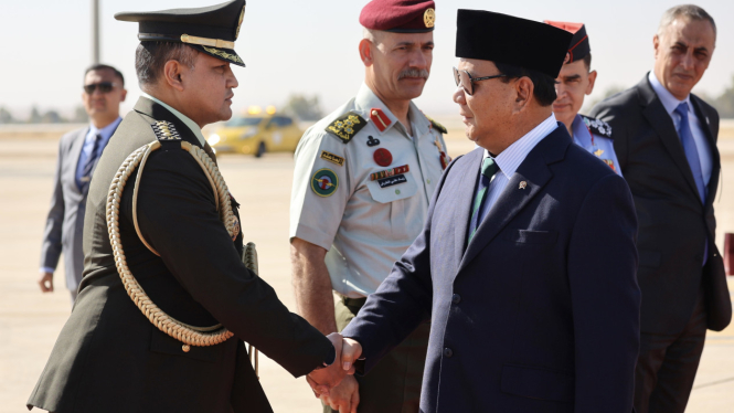 Menteri Pertahanan (Menhan) RI Prabowo Subianto tiba di Queen Alia International Airport (QAIA) untuk hadir di Konferensi Tanggap Darurat Gaza (sumber: Biro Humas Setjen Kemhan)