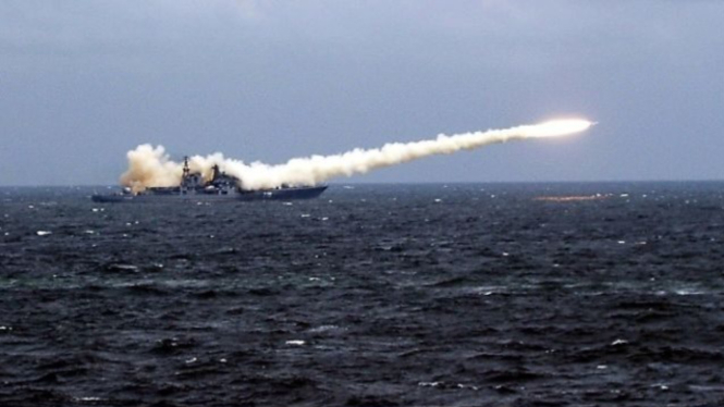 VIVA Militer: Kapal perang Rusia menembakkan rudal nuklir 3M22 Zircon