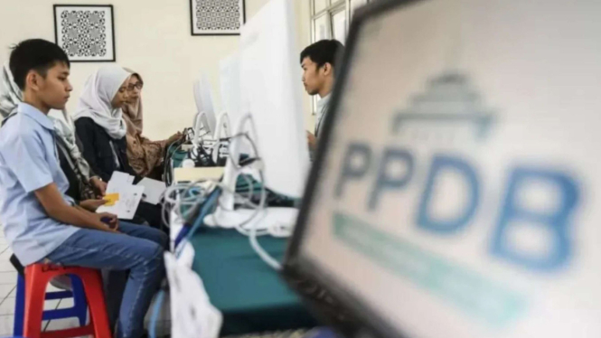 Siswa SMAN 1 Mempawah menggelar aksi di sekolahnya lantaran sebanyak 113 siswa yang terancam gagal masuk Perguruan Tinggi Negeri (PTN) melalui jalur Seleksi Nasional Berdasarkan Prestasi (SNBP) Tahun Ajaran 2024/2025 akibat kelalaian dalam penginputan dat