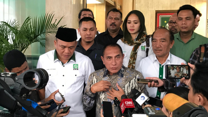 Edy Rahmayadi di markas PKB, Jakarta Pusat pada Selasa 11 Juni 2024