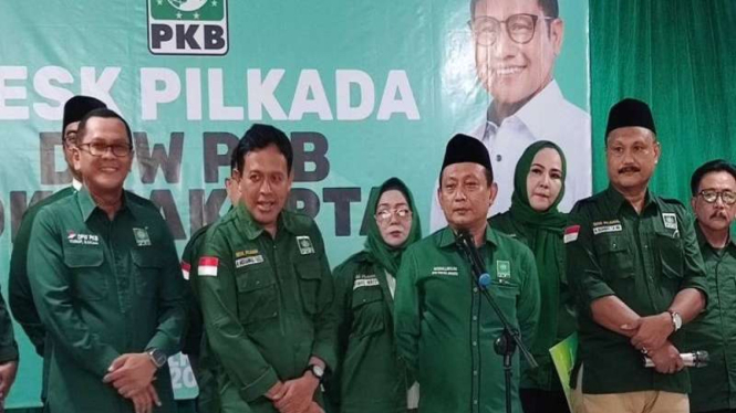 Ketua DPW PKB DKI Jakarta, Hasbiallah Ilyas (dua dari kanan)