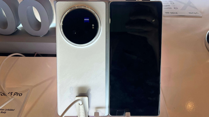 Vivo X Fold3 Pro.