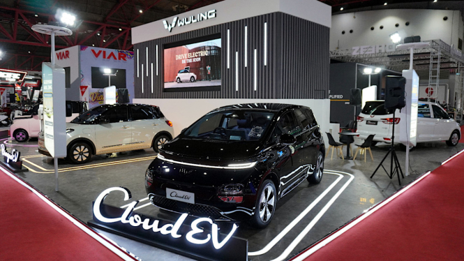 Booth Wuling di Jakarta Fair Kemayoran 2024