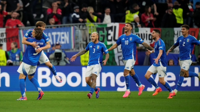 Pemain Timnas Italia merayakan gol ke gawang Timnas Albania