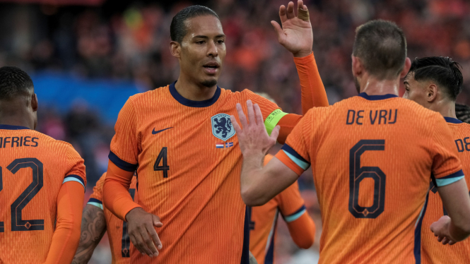 Pemain Timnas Belanda Virgil van Dijk dan Stefan de Vrij