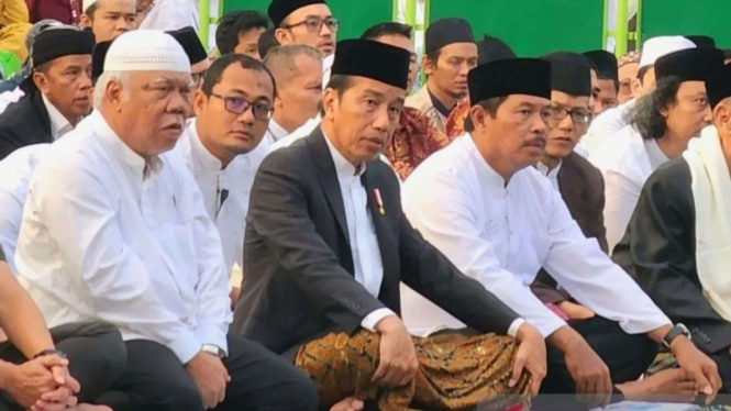Presiden Joko Widodo melaksanakan Shalat Idul Adha di Simpanglima, Kota Semarang