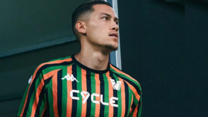 Bek Timnas Indonesia dan Venezia, Jay Idzes