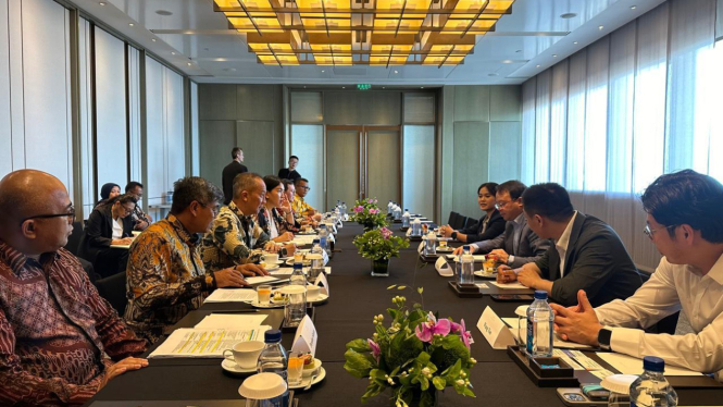 Menperin Agus Gumiwang bertemu petinggi Wuling [dok. Humas Kementerian Perindustrian]