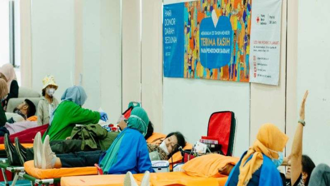 Kegiatan donor darah di PMI DKI Jakarta.