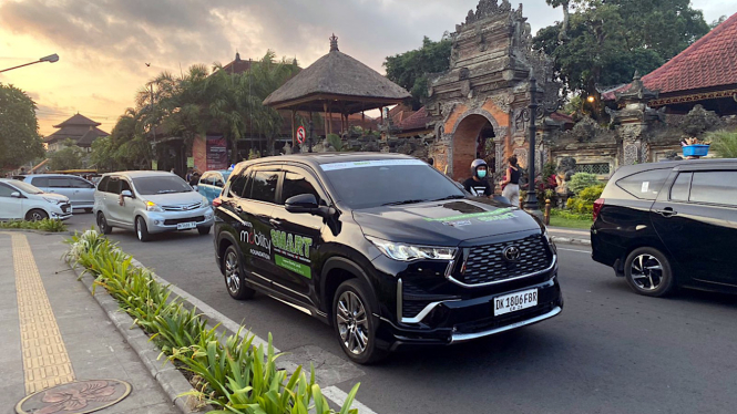 Kendaraan elektrifikasi Toyota untuk program SMART @Ubud