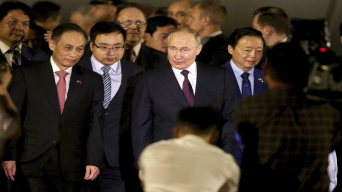 Presiden Rusia Vladimir Putin tiba Noi Bai International Airport, Hanoi Vietnam