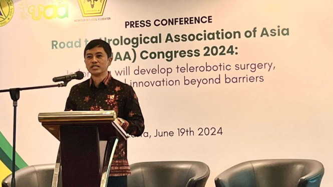 Wakil Menteri Kesehatan RI,  Prof. dr. Dante Saksono Harbuwono, Sp.PD-KEMD., PhD