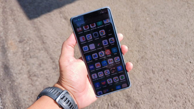 Realme GT 6.