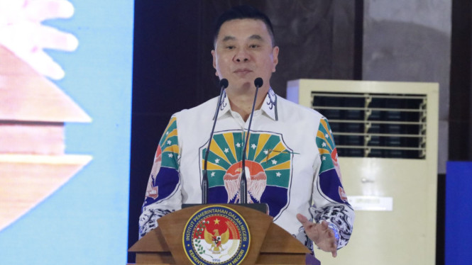 Freddy Thie, Bupati Kaimana