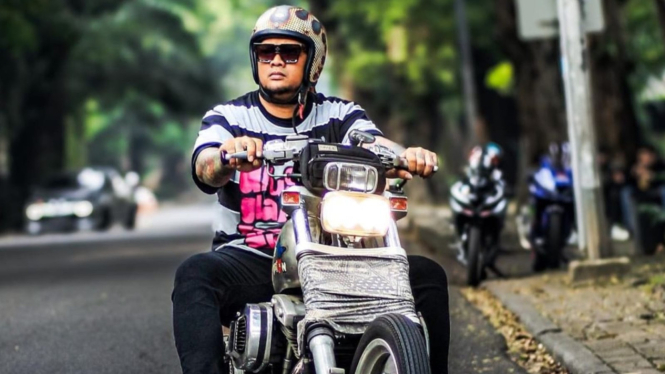 Virgoun naek motor gede Harley-Davidson