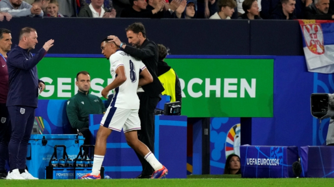 Alexander Arnold dan Gareth Southgate